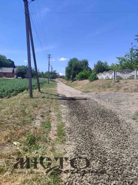 У селі Крухиничі облаштували ділянку вулиці Рогізно білощебеневим покриттям 