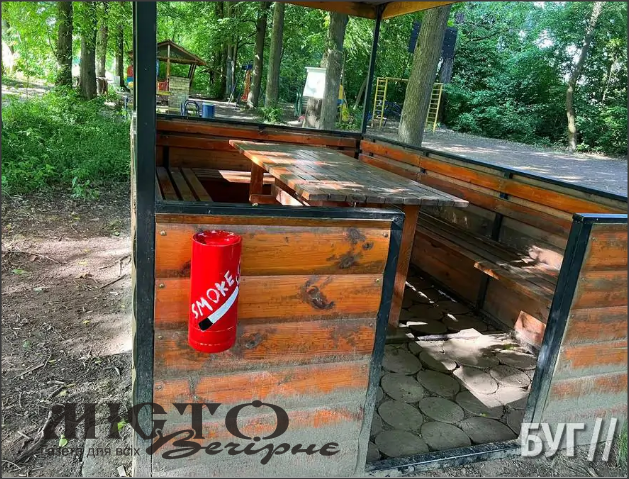 В зоні відпочинку поблизу Іванич встановили нові смітники для недопалків 