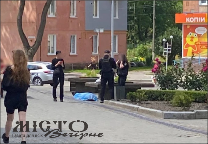 У центрі Нововолинська чоловік раптово знепритомнів і помер 