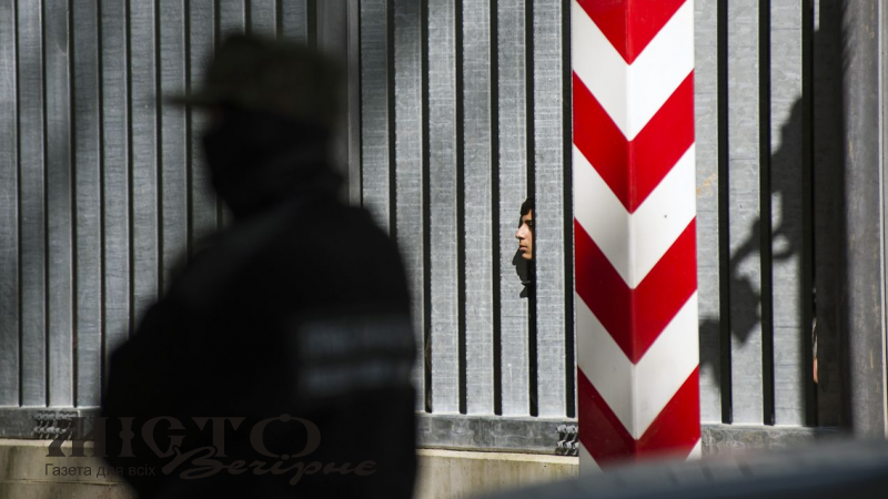 Польща зводить загорожу з колючим дротом на кордоні з Білоруссю 