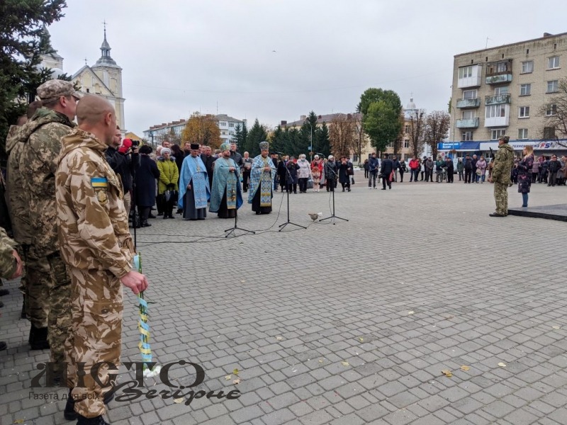 У Володимирі-Волинському відбулись урочиста хода і покладання квітів з нагоди 14 жовтня 