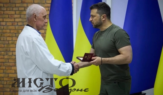 Медику із Нововолинська Президент надав звання «Заслужений лікар України» 