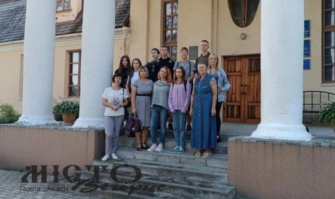 У Затурцях відбулася виставка художниці Олени Звягінцевої «Оборонці Незалежності» 