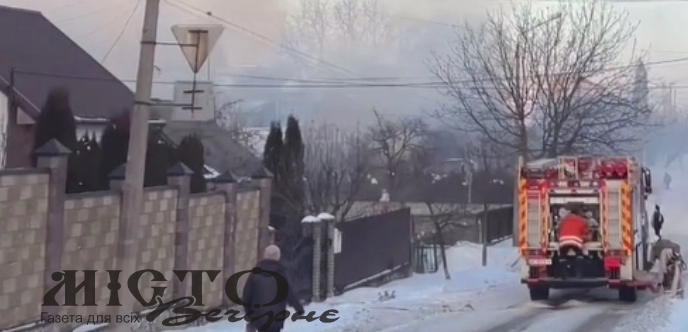 У Нововолинську поблизу приватного будинку горів гараж 