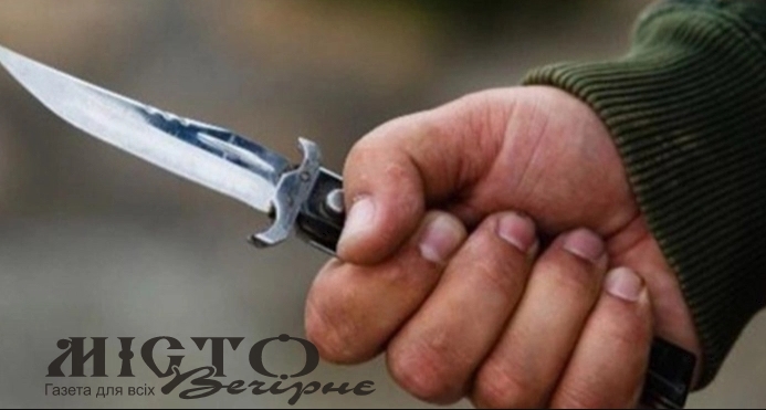 У Нововолинську чоловік вдарив ножем жителя Володимира, після чого порізав і себе 