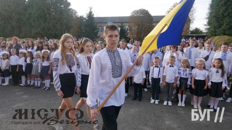 Перший дзвоник покликав за парти 42 першокласники Іваничівського ліцею №1 