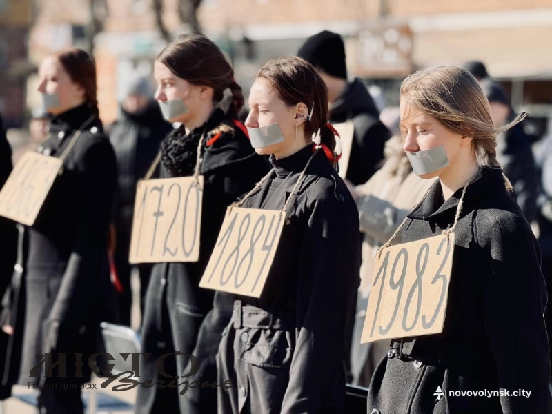 У Нововолинську представили перформанс «Мова – наш кордон» 