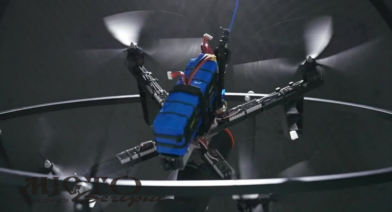 Розвідка 100 ОМБр отримала найбільший FPV-дрон «Королева Шершнів» 