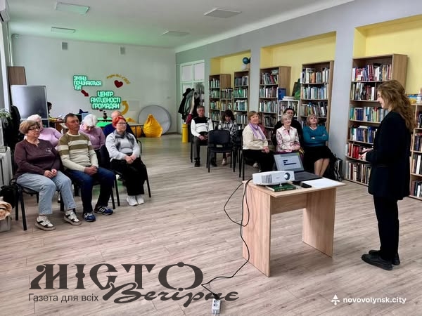 У Нововолинську вручили сертифікати випускникам курсів цифрової грамотності 