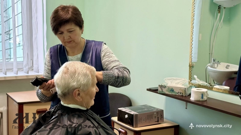 У Нововолинську запрацювала соціальна перукарня 
