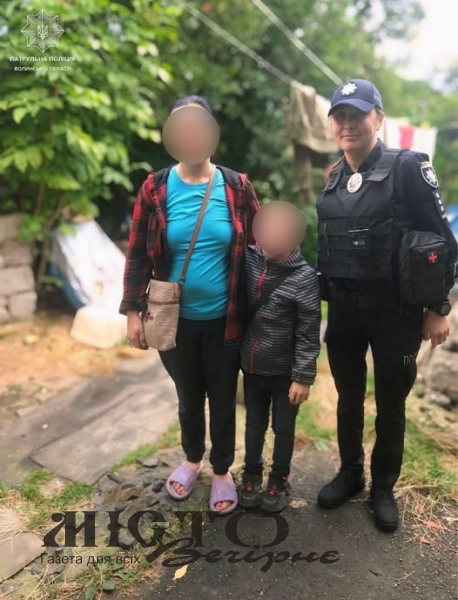 У Луцьку патрульні допомогли розгубленому хлопчику знайти маму 