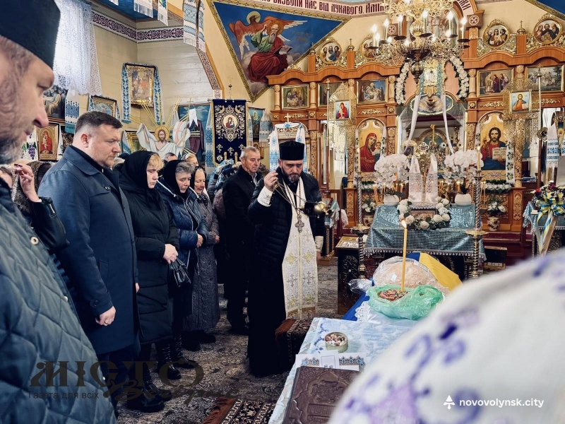 У Нововолинській громаді попрощалися із захисником України Романом Красюковим 