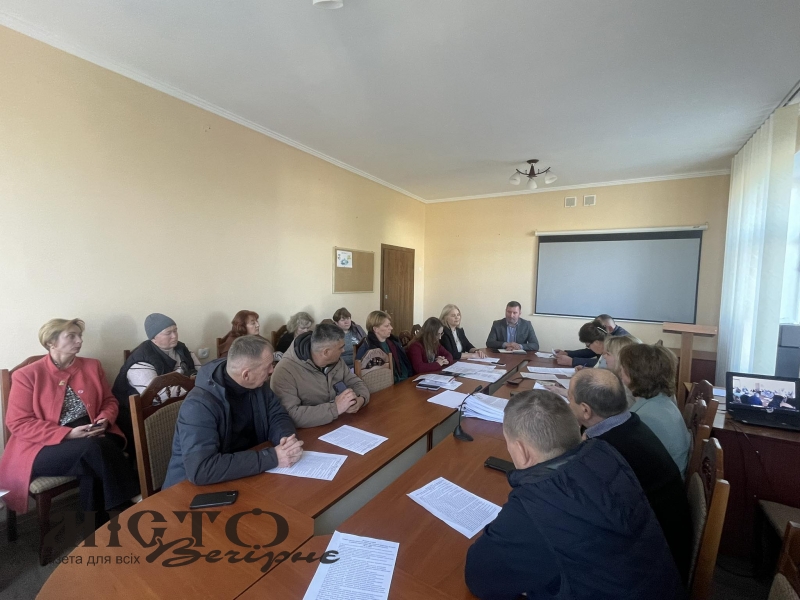  У Зимному відбулося засідання постійної комісії з питань земельних відносин, екології, природних ресурсів та комунального майна 