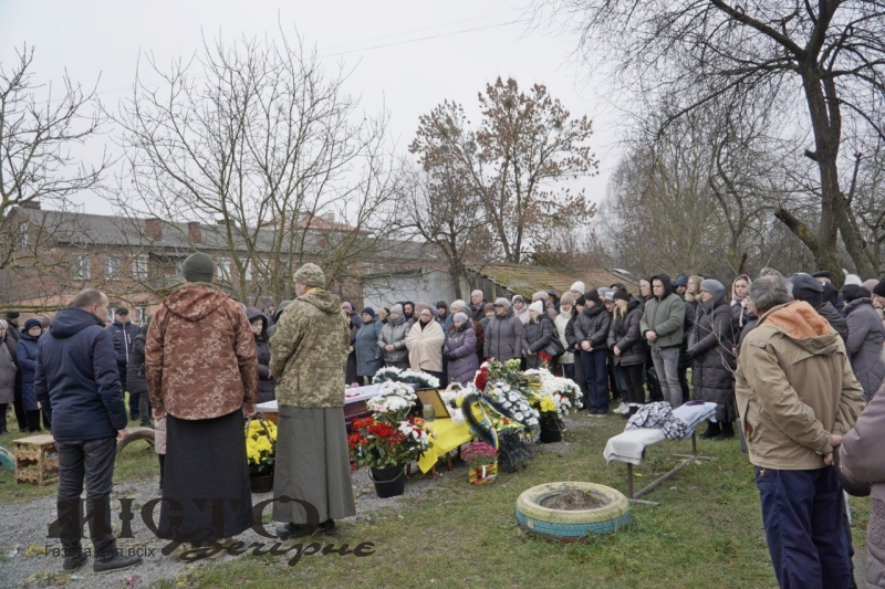 У Володимирській громаді попрощалия з воїном Олександром Кіндрою 