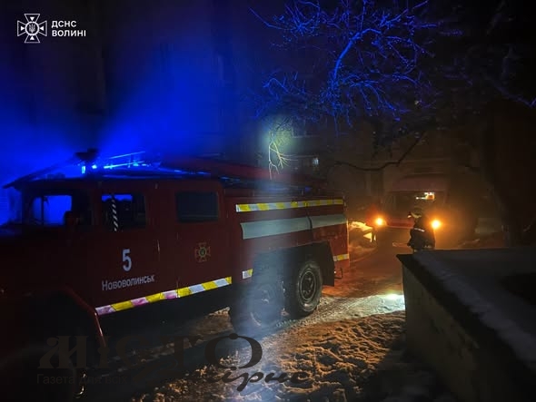 У Нововолинську рятувальники допомогли швидкій, що застрягла через ожеледицю 