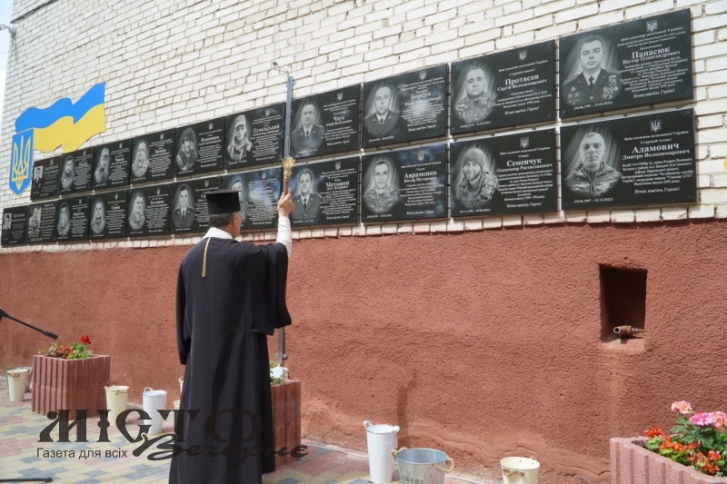 Пам’ять полеглих Героїв, які навчалася у ліцеї №3 Володимира, увіковічили на фасаді навчального закладу 