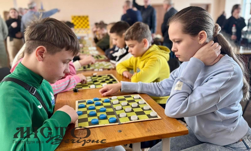 "Пліч-о-пліч": у Нововолинську відбувся турнір із шахів та шашок 