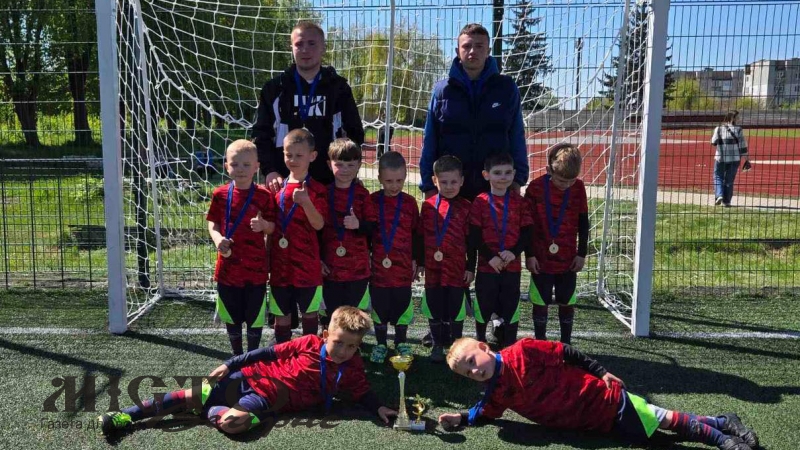 Наймолодші футболісти з Нововолинська вибороли срібний кубок на своєму першому турнірі 