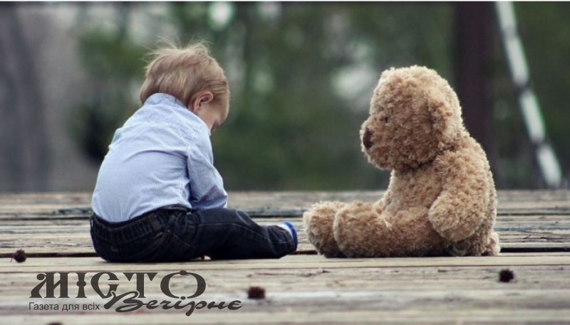 У Володимирі жінка залишила малолітніх дітей удома й пішла на святкування: як її покарали 