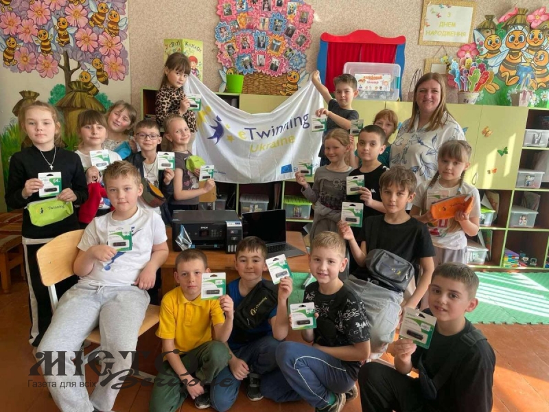 Затурцівський ліцей отримав принтер та ноутбук у подарунок 