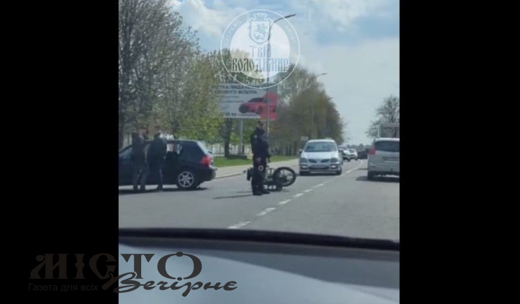 Чоловік перелетів через авто: на Волині трапилася ДТП 