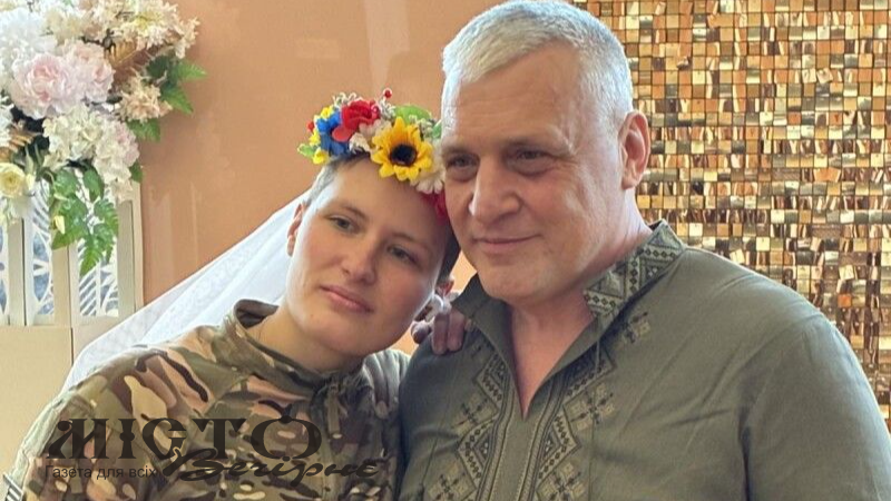Познайомилися на війні: у Нововолинську командир розвідників одружився з бойовою медикинею 