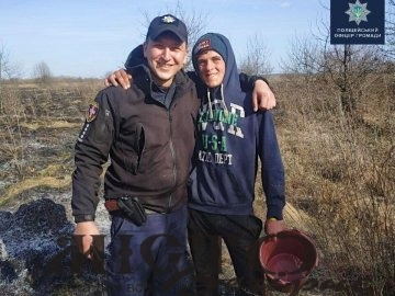 Нагородили волинянина, який допомагав поліцейським гасити пожежу 