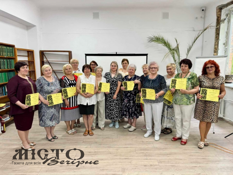 Черговий «випускний» у хабі цифрової освіти Novo Space: слухачам курсу цифрової грамотності вручили сертифікати 