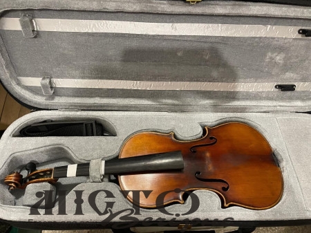  Волинська митниця продає на аукціоні конфісковані музичні інструменти 