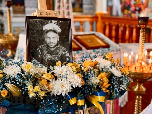 У Нововолинську попрощалися з загиблим воїном Дмитром Хрищуком 