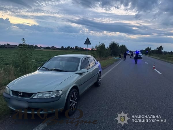 У Литовежі жінка вистрибнула з авто на ходу – загинула на місці 