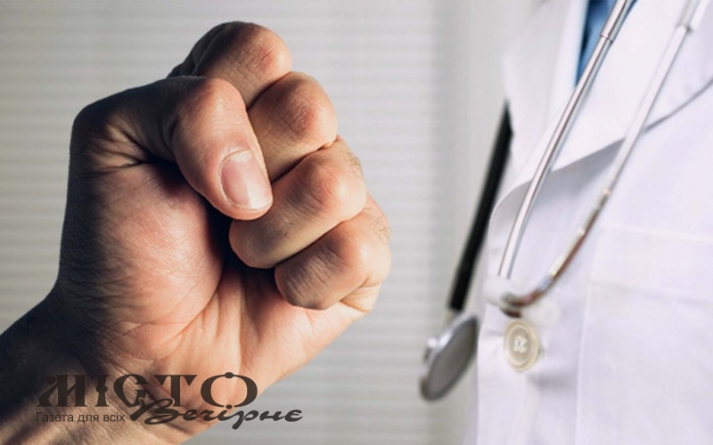 Двічі викликали поліцію: у Нововолинську чоловік напав на директора медзакладу 