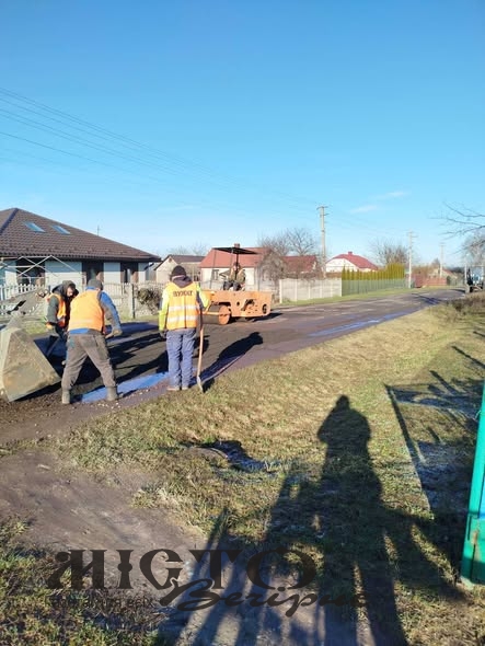 У селі Дорогиничі облаштували одну із вулиць білощебеневим покриттям 