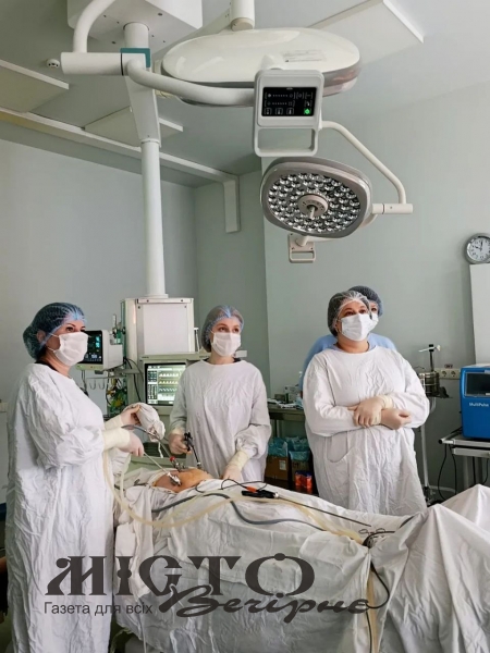У Володимирському ТМО провели складну гінекологічну операцію і повернули жінці життя без болю 