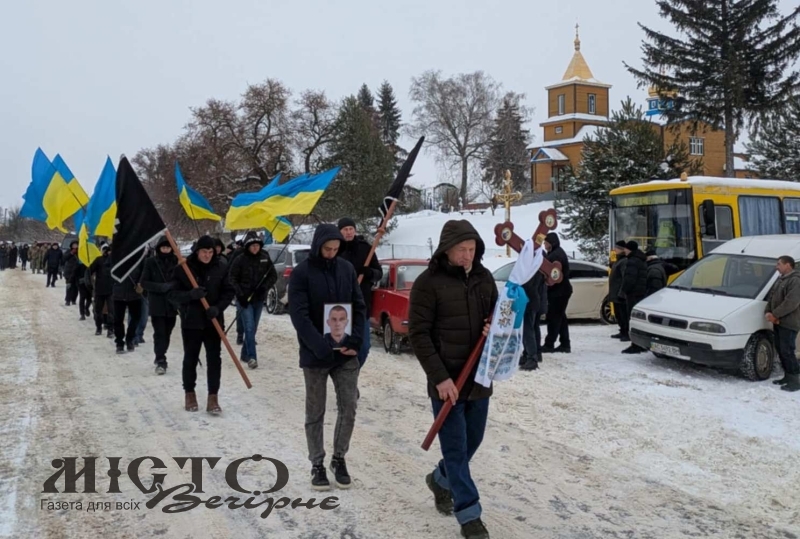 Іваничівська громада провела в останню дорогу померлого захисника Миколу Положевця 