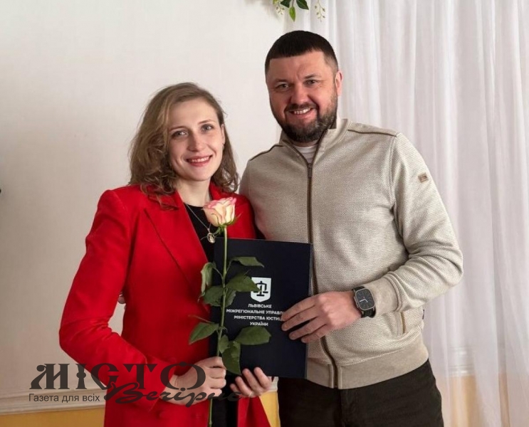 Працівницю Локачинського ДРАЦС відзначили з нагоди професійного свята 