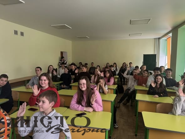  До Дня єдності у Локачинському ліцеї відбулося спілкування з народним депутатом 