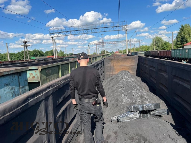 У Володимирському районні у потягах з рудою знайшли контрабандні цигарки 