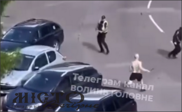 У дворі Нововолинська поліція затримала молодиків, що шукали «закладки»: конфлікт переріс у бійку 