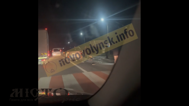 У Нововолинську автомобіль на «зебрі» збив матір з дитиною 