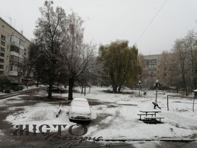 Міста України засипає першим снігом 