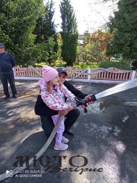 У Володимирі рятувальники провели для школярів екскурсії до Дня захисту дітей 