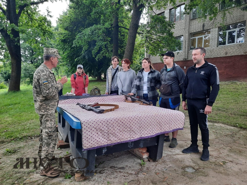 Цивільних мешканців Нововолинська навчали основ військової справи 
