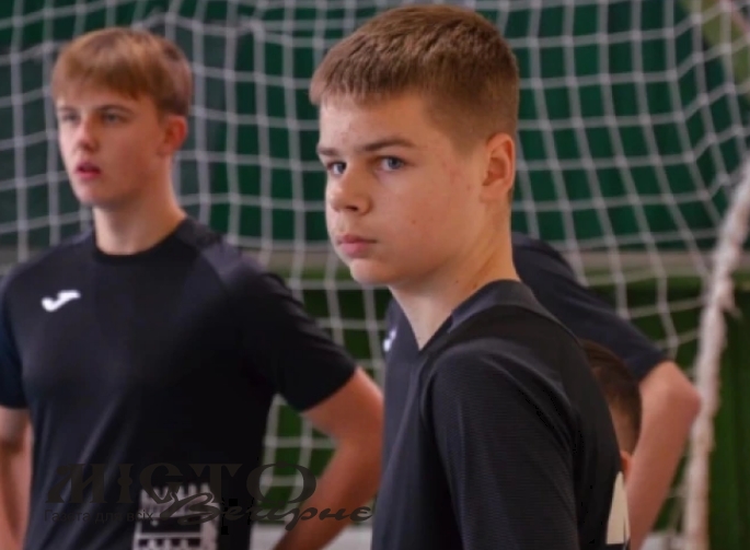 Футболіст із Локач Денис Бернадський приймає участь у чемпіонаті України з футзалу серед юнаків 