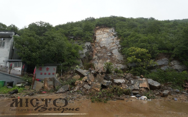 У Китаї зсув ґрунту накрив село: десятки людей зникли безвісти 