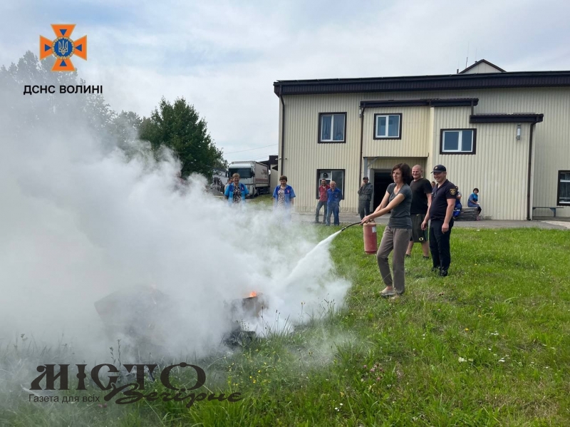 Фахівці ДСНС провели виступ у трудовому колективі Павлівського пивзаводу 