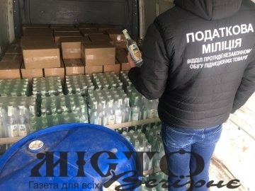 У Володимирі-Волинському затримали авто з масштабною партією фальсифікованого алкоголю 