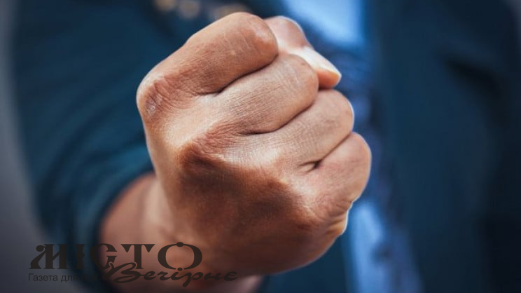 У Нововолинську 55-річний чоловік побив військового 