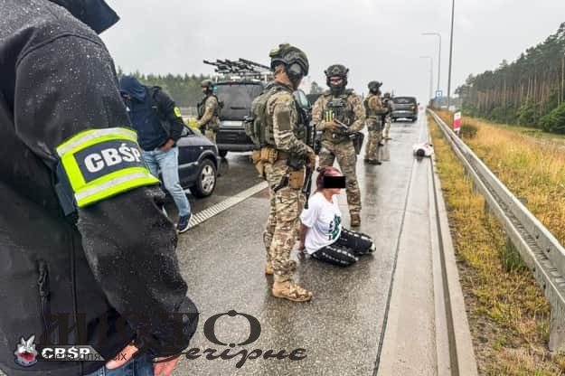 Били та викрадали мігрантів: у Польщі затримали українців 