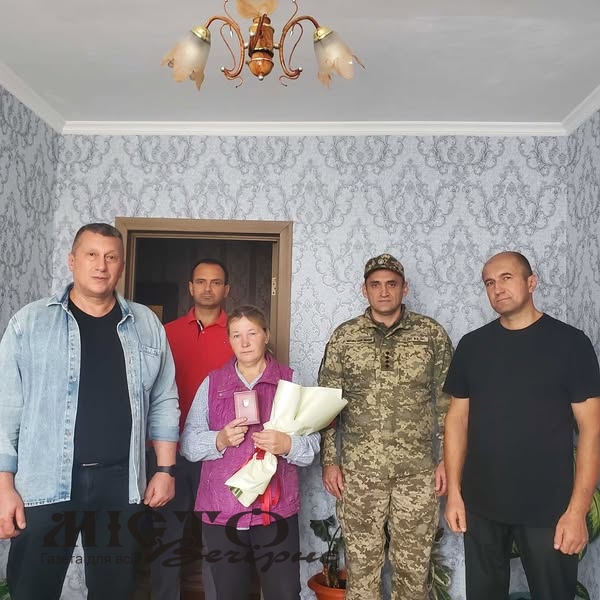 На Локачинщині дружині загиблого військового Івана Солов'я передали посмертну нагороду 